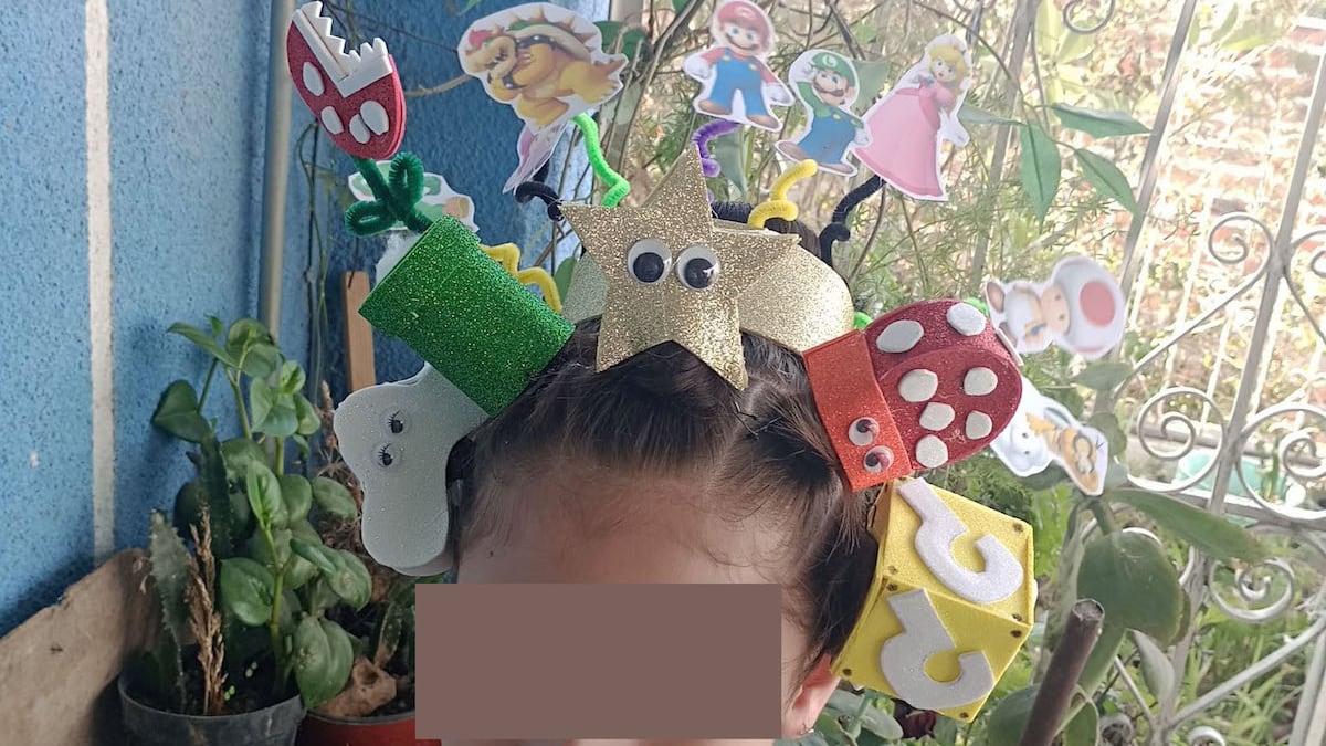 Escuelas piden usas peinados locos para celebrar el Día del Niño.