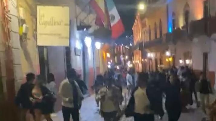 Quemas y bloqueos en Guanajuato alcanzaron a 11 municipios.