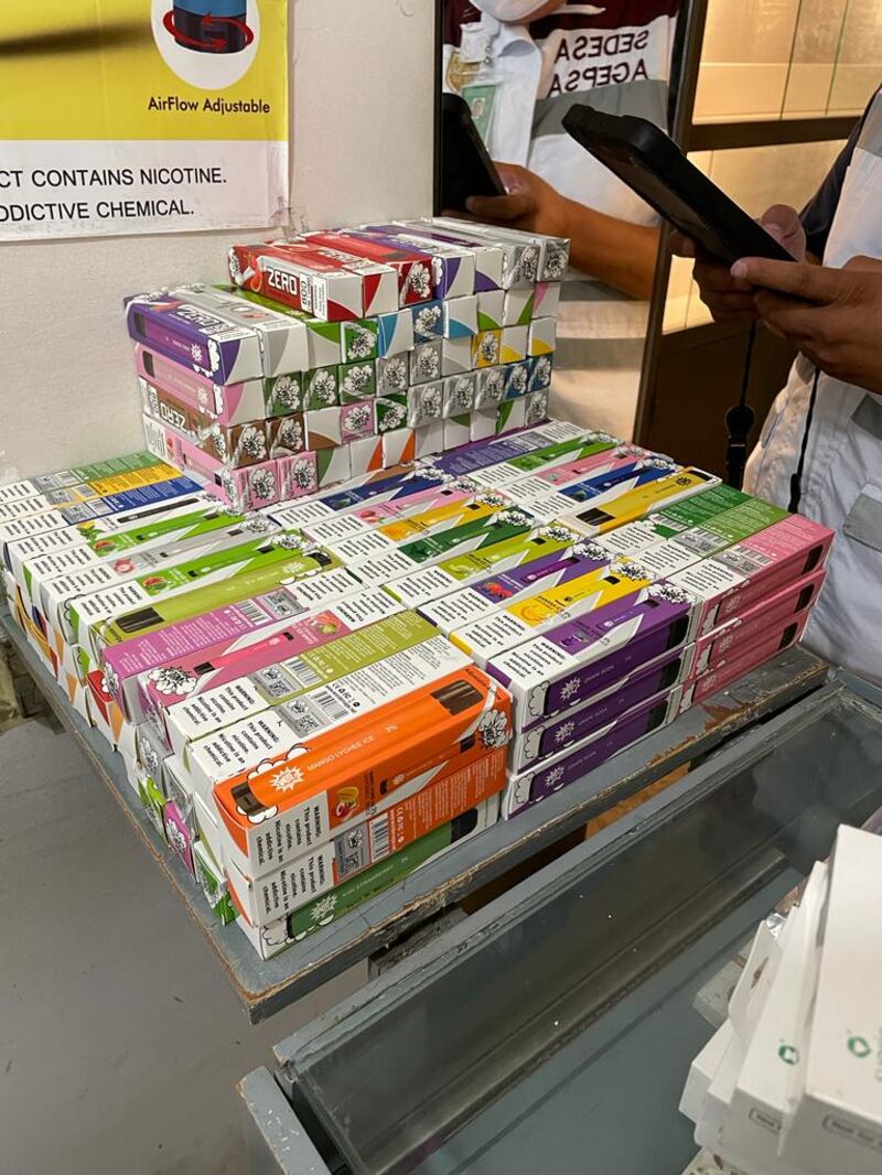 Aseguramiento de vapeadores en la Ciudad de México por parte de la Agepsa. Foto: Sedesa