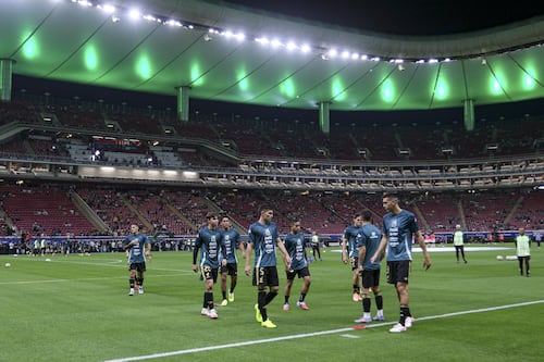 ¡Abandonan al Tricolor! Reportan boletos a mitad de precio ante estadio desolado