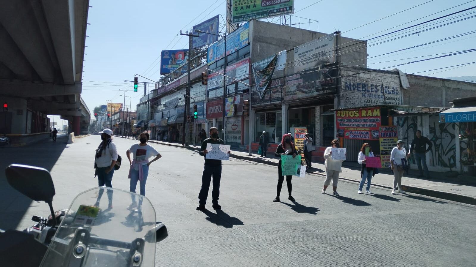 Manifestantes en Av López Portillo, Tultitlán Estado de México