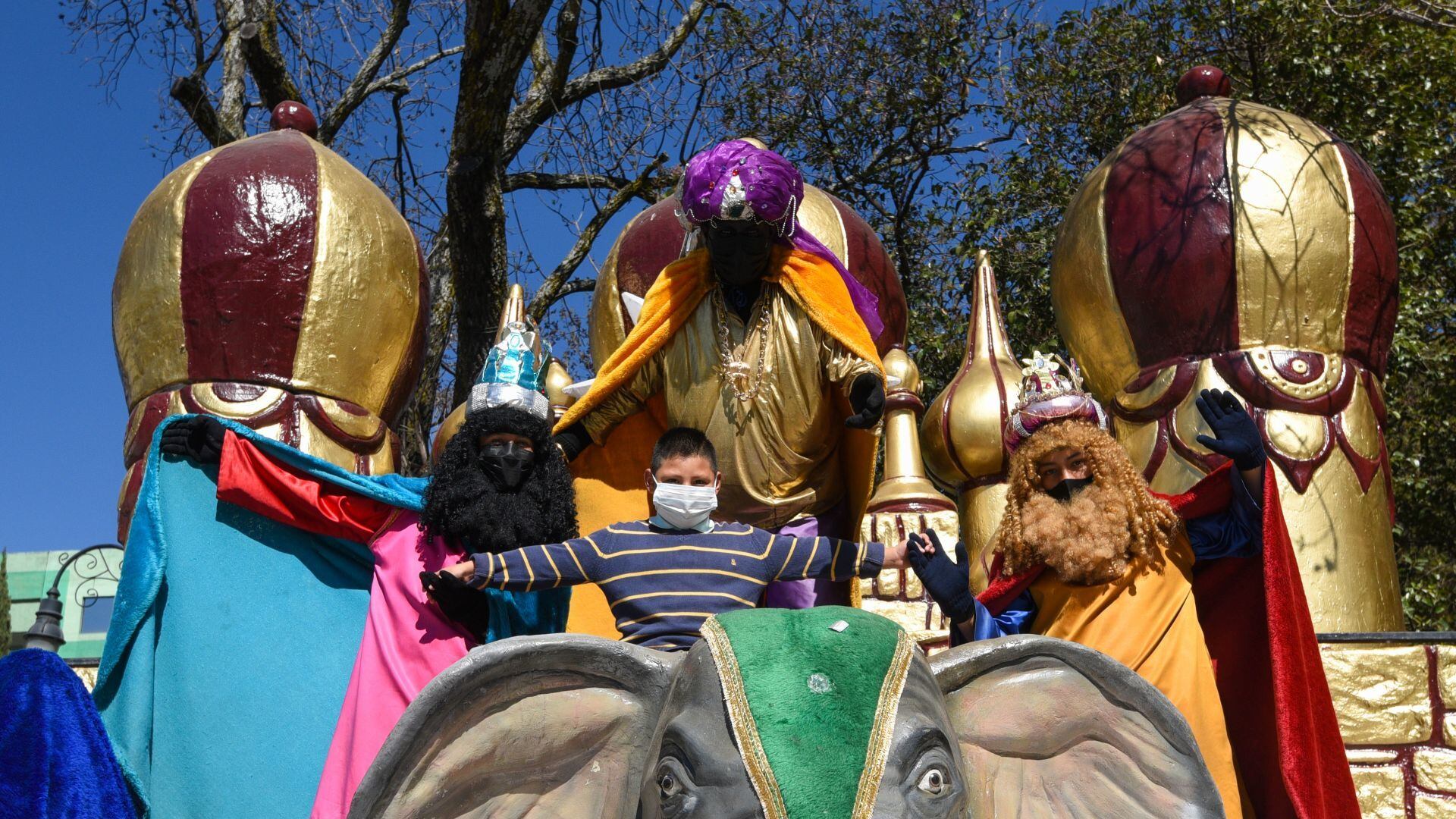 Reyes Magos: Metro y Metrobús ofrecen facilidad para transportar regalos