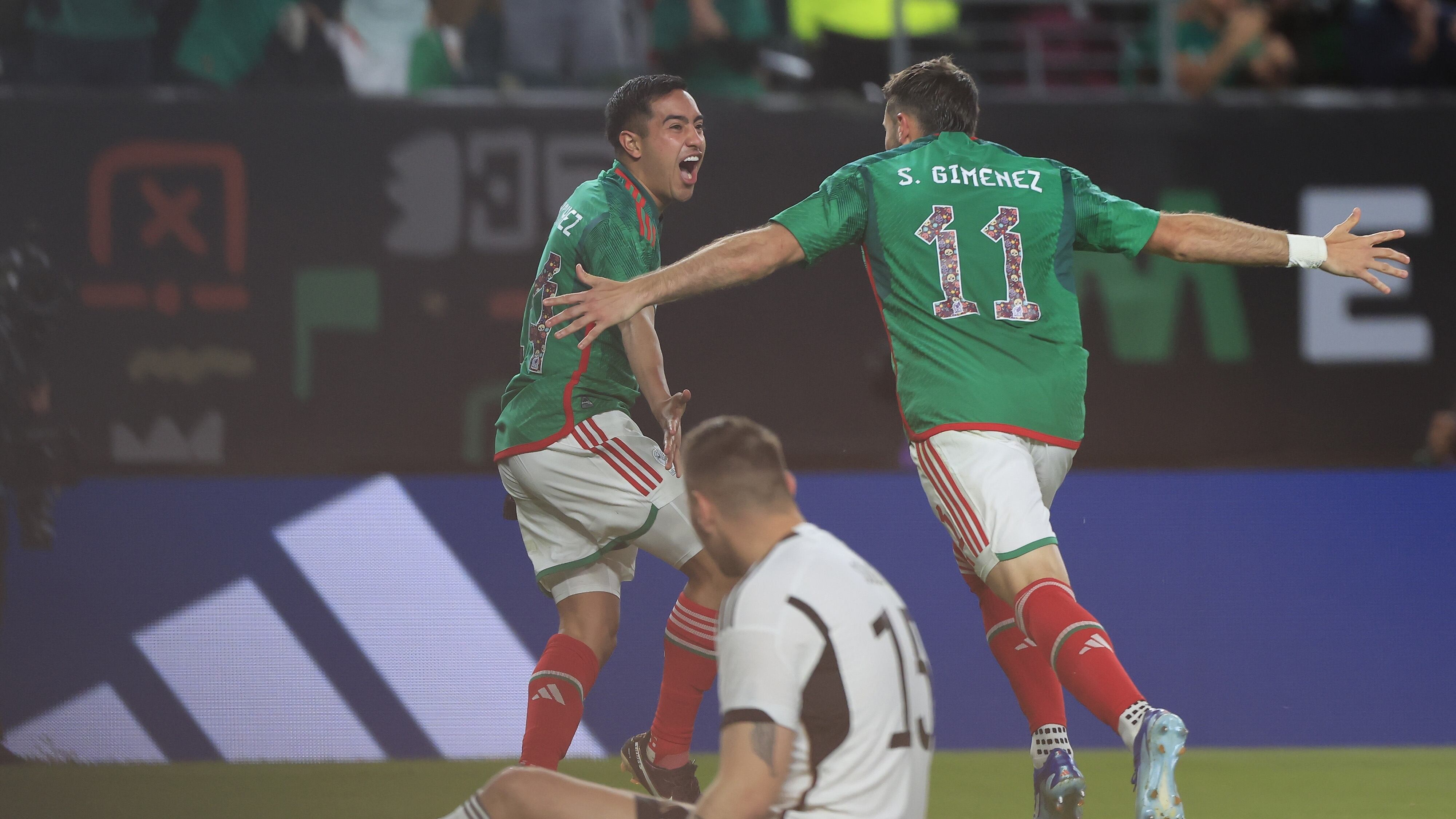 Érick Sánchez podría jugar junto a Santiago Giménez en el Feyenoord.