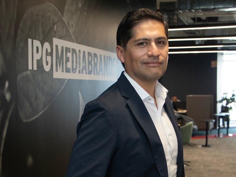 El estratega en transformación digital comparte los retos que enfrentan hoy las marcas, la importancia de combinar lo analítico con lo humano y cómo construir equipos que realmente conecten con el consumidor