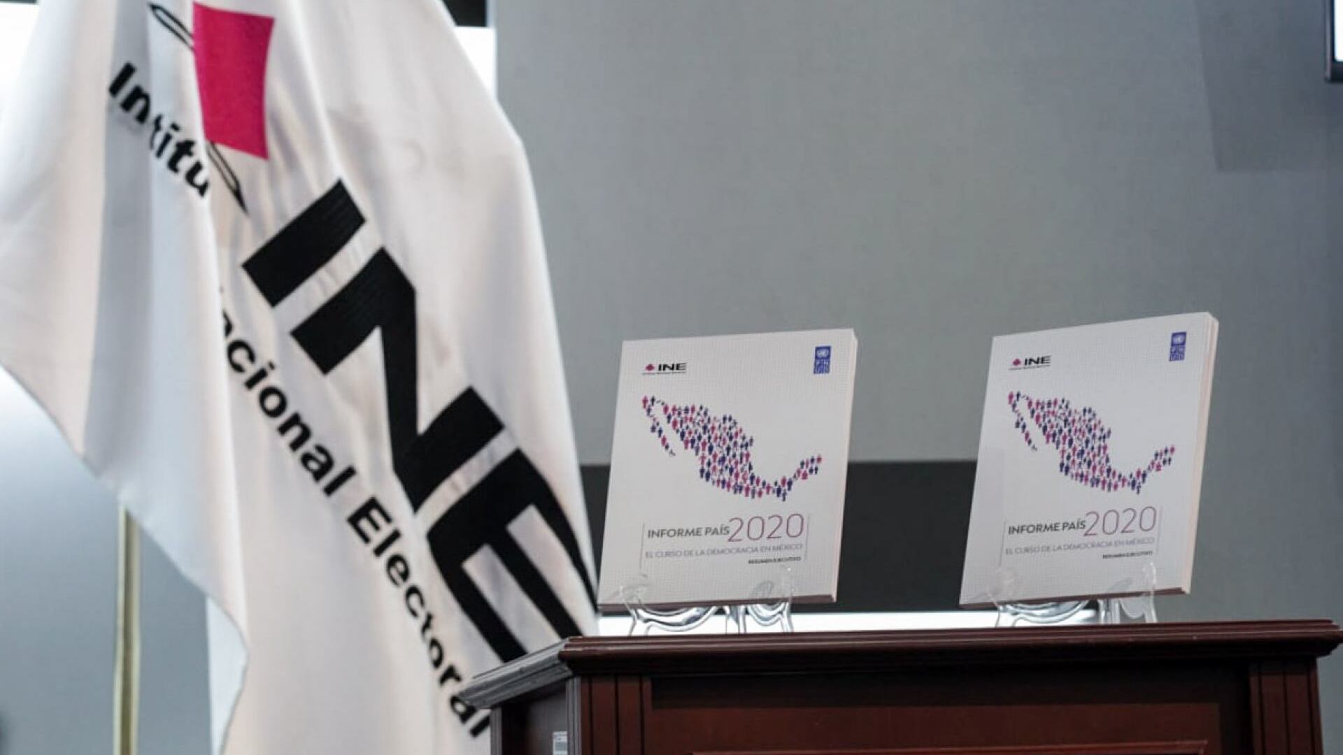 Un enemigo llamado INE