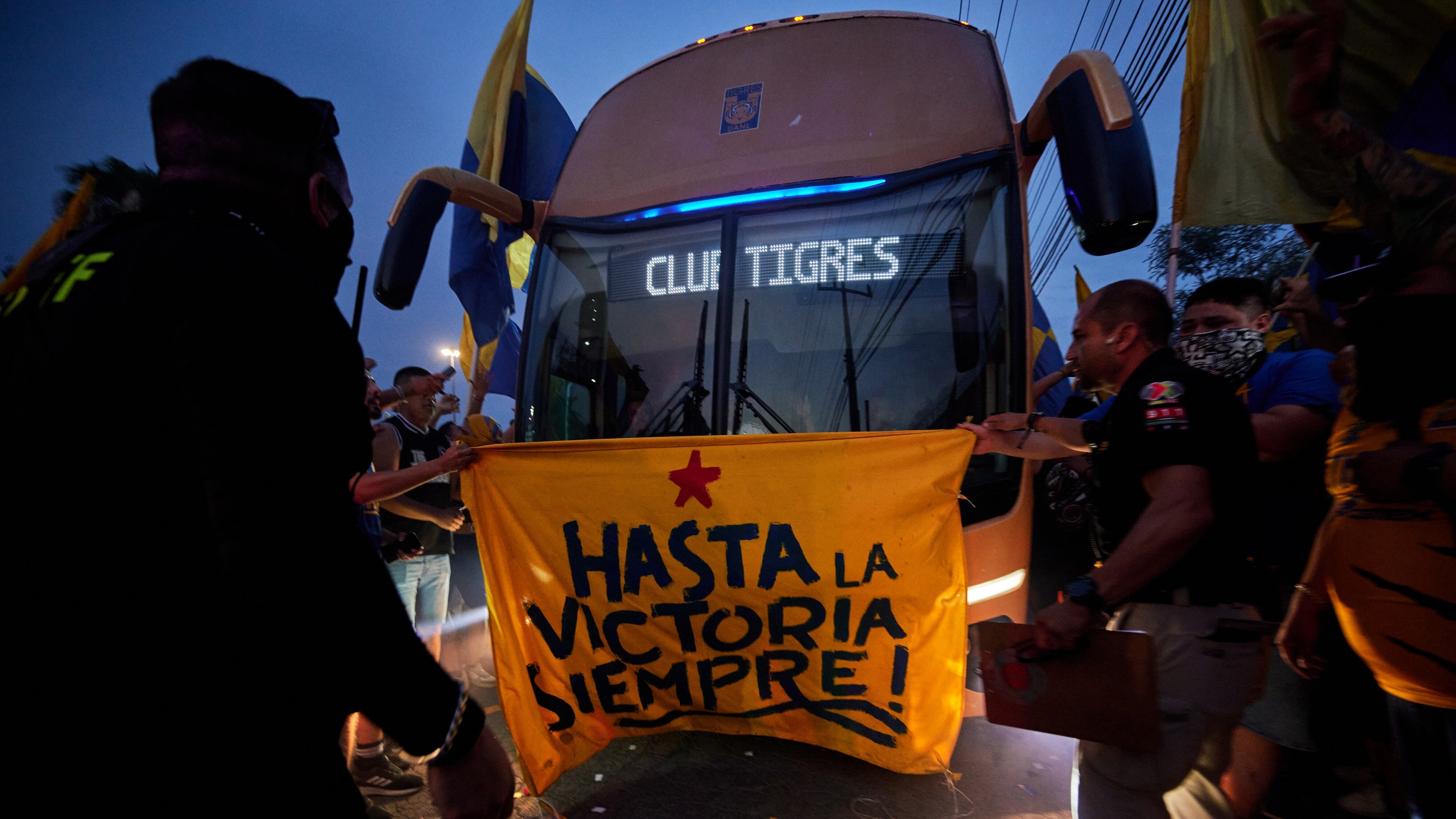 Los felinos realizaron el recibimiento a su equipo en el Universitario