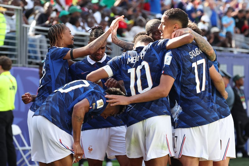 GR2261. NUEVA JERSEY (ESTADOS UNIDOS), 16/06/2026.- Jugadores de Francia celebran un gol este martes, en un partido del grupo I del Mundial de la FIFA 2026 entre Francia y Senegal en el estadio MetLife de Nueva Jersey (Estados Unidos). EFE/ Sebastiao Moreira