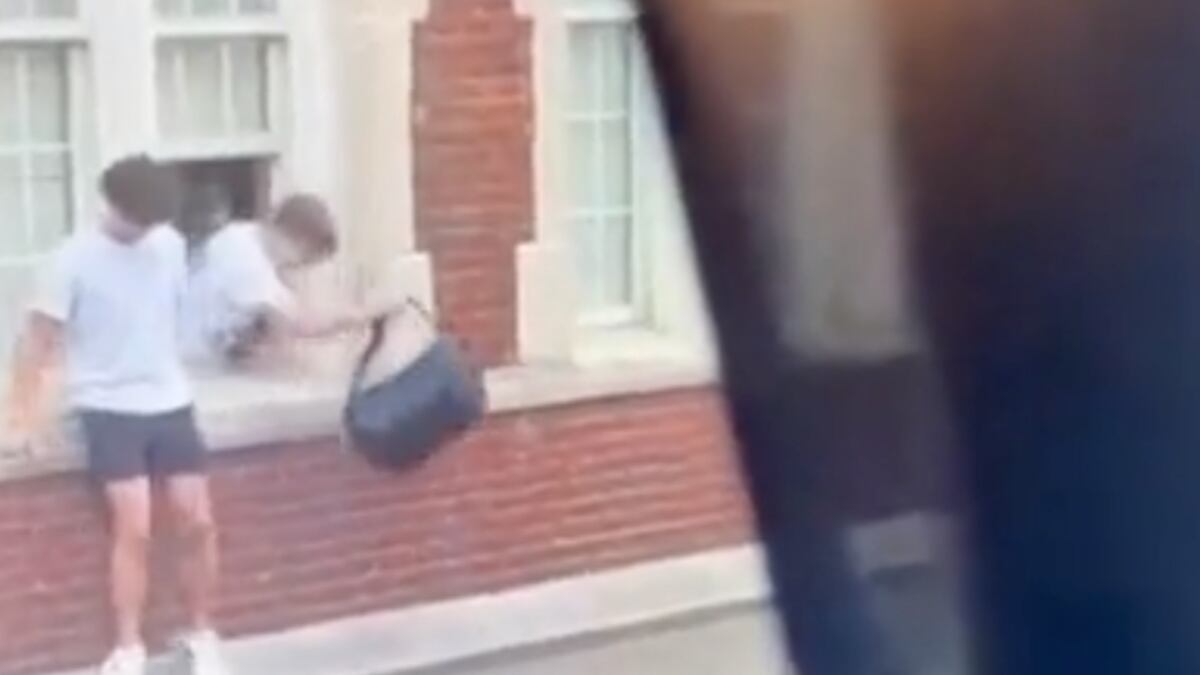 La amenaza obligó a los estudiantes a tomar medidas extremas. (Especial)