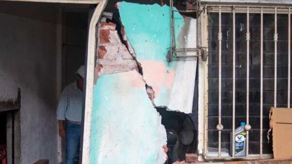 Daños en vivienda de Colima tras sismo de 7.7 y sus réplicas.