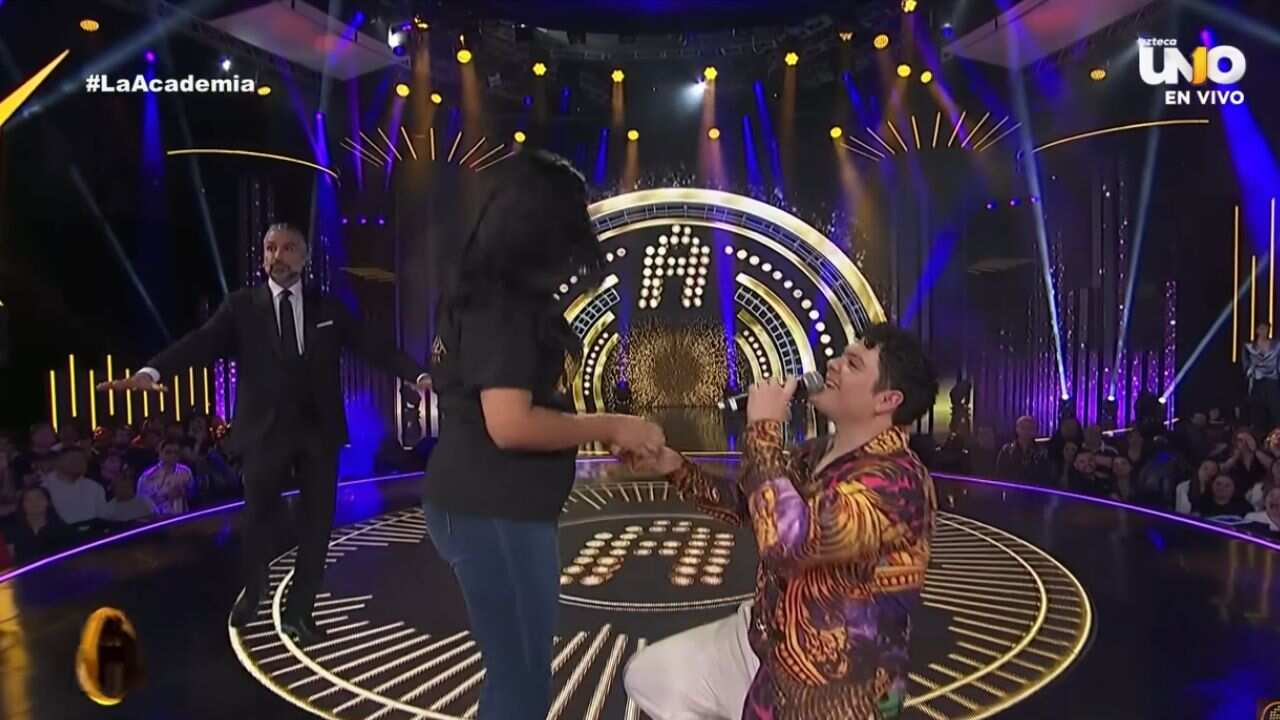 Eduardo Meza le pidió matrimonio a su pareja durante el concierto de La Academia.