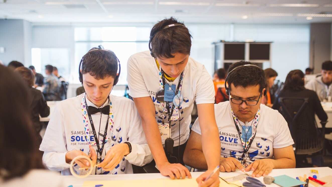 Respiradores, filtros de contaminación y robots de bacheo, así están creando estudiantes mexicanos soluciones tecnológicas