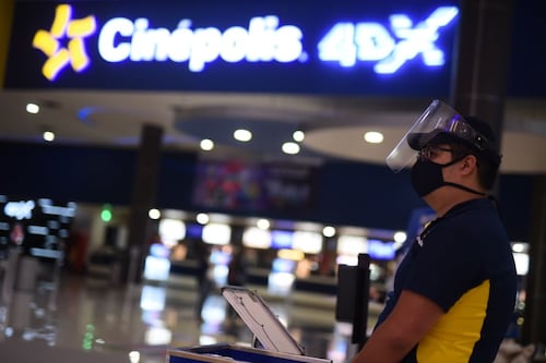 Exempleado roba casi 70 mil pesos en propinas de famoso cine dentro de plaza comercial en Perisur