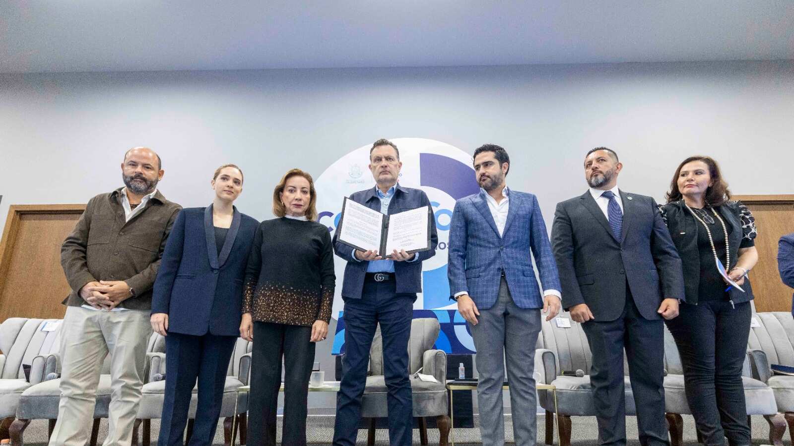 Iniciativa de ley para regular el uso de redes sociales por menores de edad.