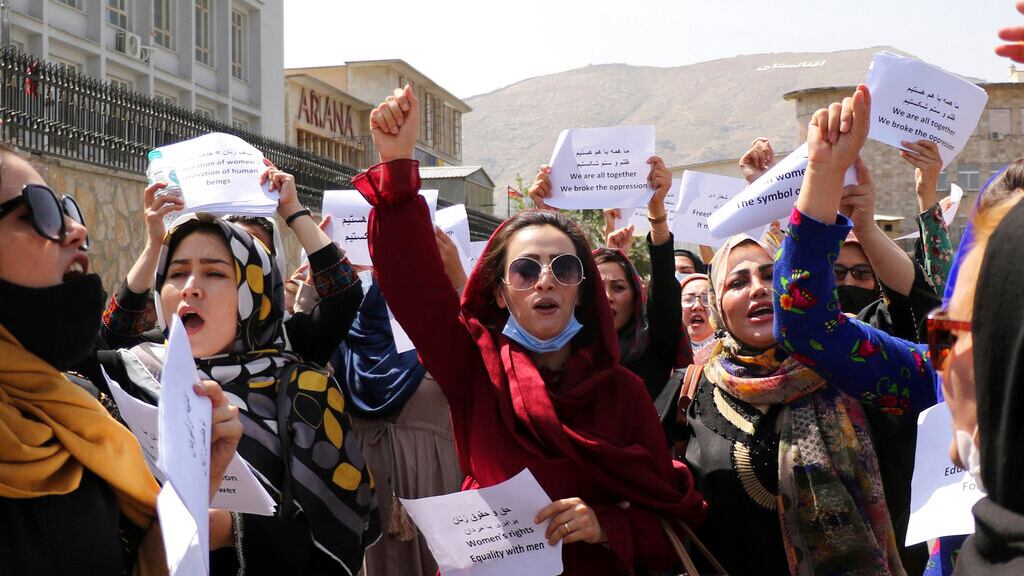 Talibanes: Dispersan marcha de mujeres en capital de Afganistán