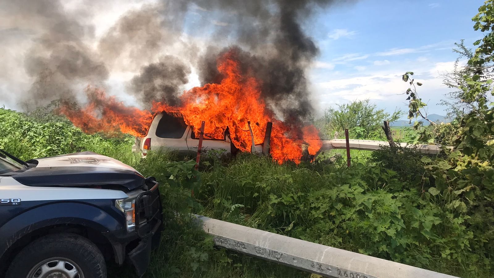 La camioneta quemada había sido robada por la mañana en Tonalá.