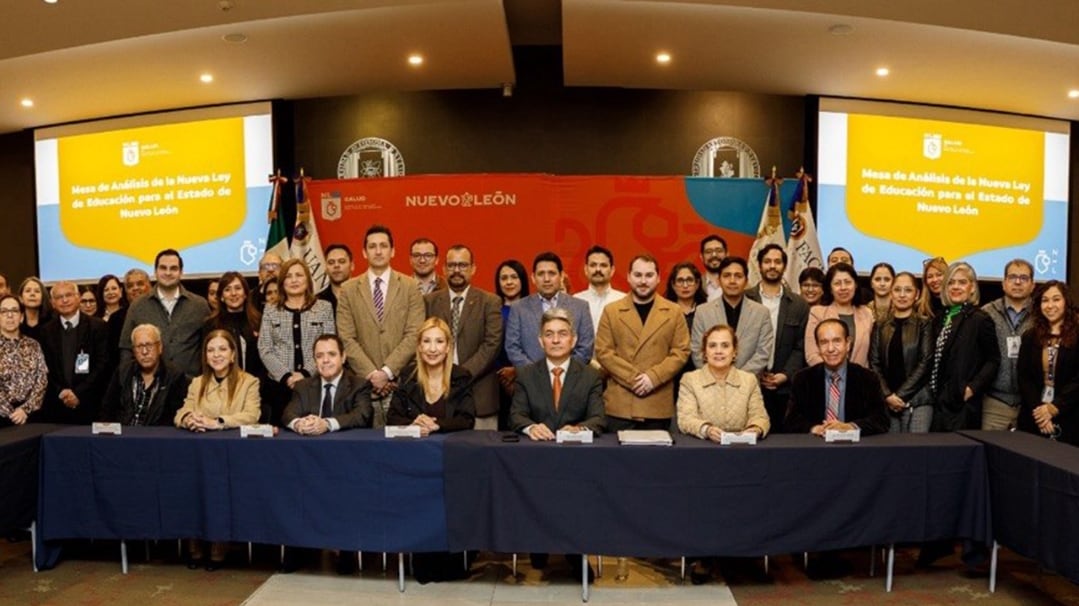 Los secretarios de Salud, Alma Rosa Marroquín, y de Educación, Juan Paura García, presentaron a los asistentes las directrices de esta nueva ley.