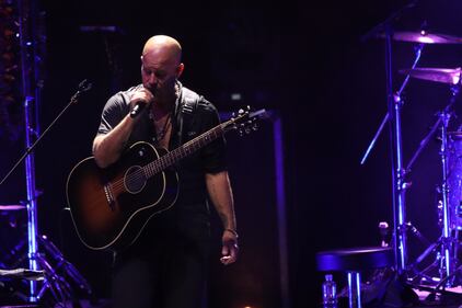 El músico peruano volvió a demostrar su talento arriba del escenario del Pepsi Center WTC, deleitando a sus fanáticos con los temas que han marcado su carrera.