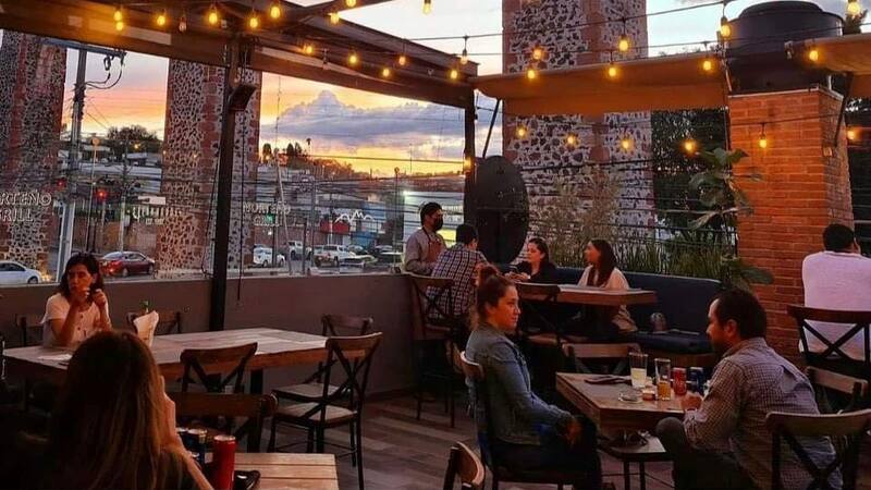 Los restaurantes amparados pueden volver a utilizar sus espacios para fumadores. (Foto: Facebook)