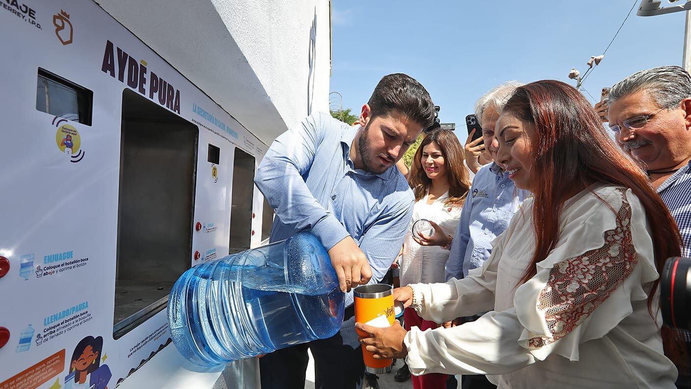 El agua del kiosko no tendrá costo para los usuarios, el cual tiene una capacidad para 5 mil garrafones diarios de 20 litros.
