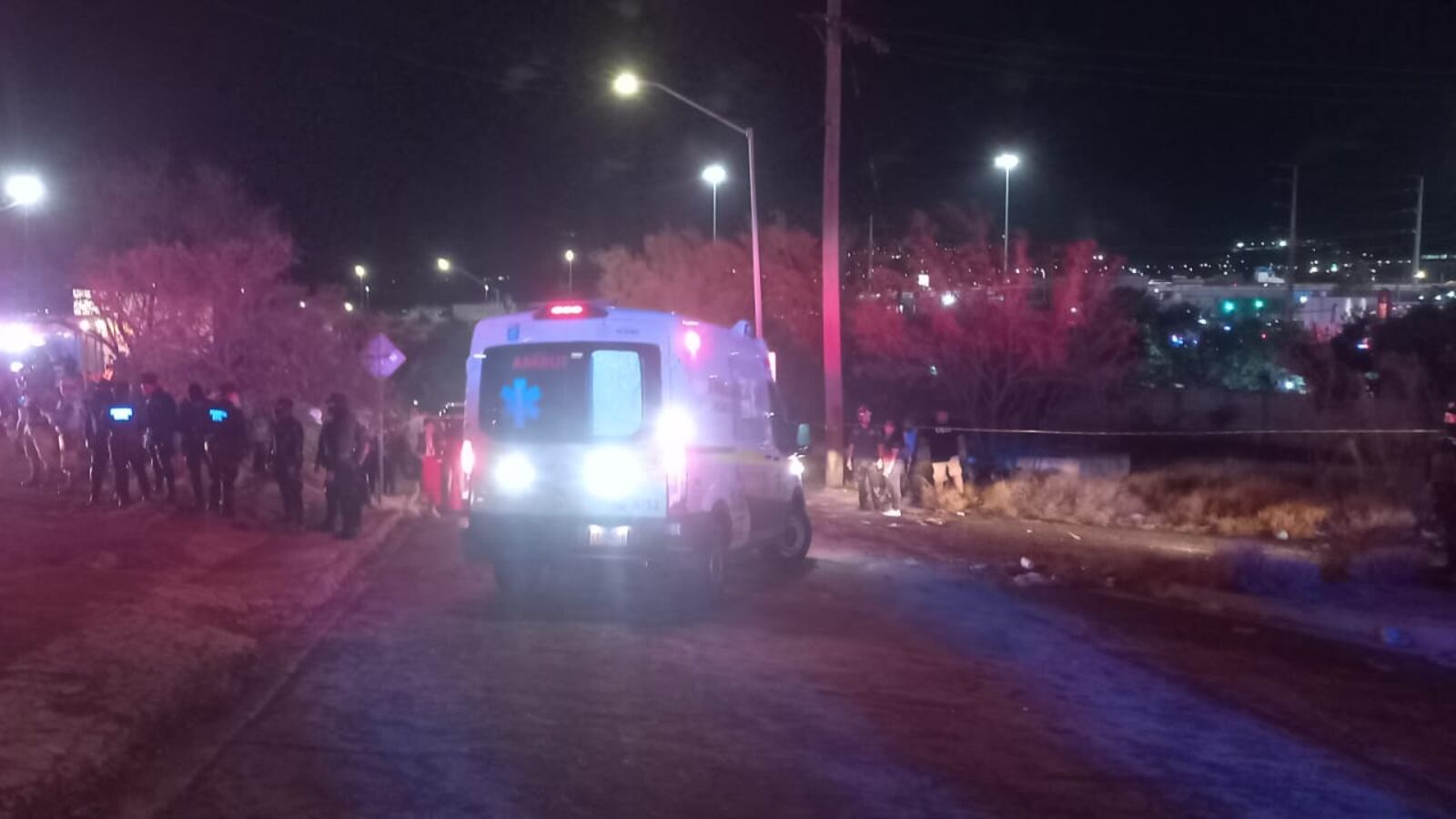 Nueve personas perdieron la vida anoche tras el colapso del escenario.