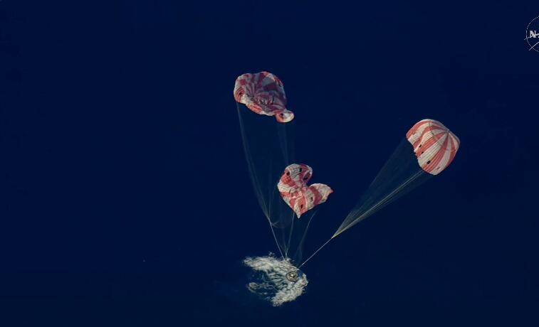 De 480 a 32 km/h: así frenaron 11 paracaídas a Artemis II antes del aterrizaje