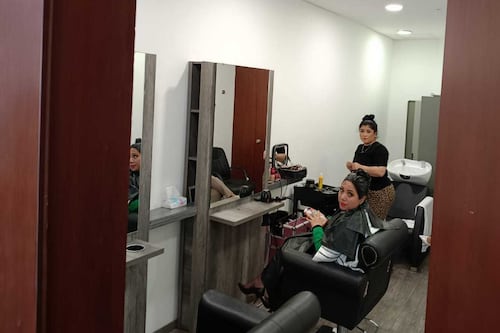 “Yo me peino en mi casa”: así se deslindó Andrea Chávez del salón de belleza en el Senado