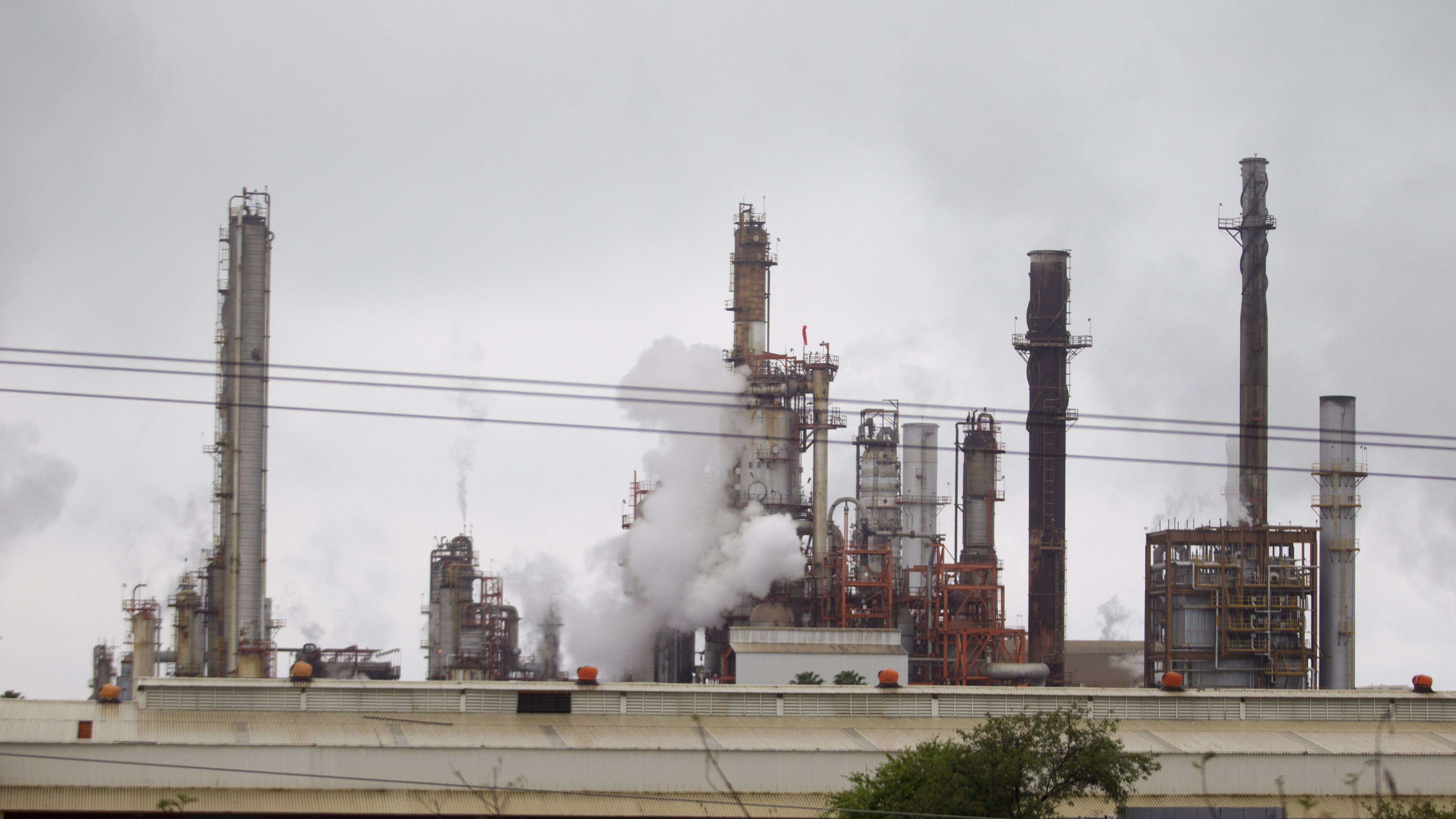El futuro de la refinería de Cadereyta está por decidirse.