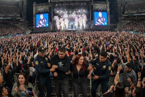 Robo masivo de celulares empaña conciertos de Bad Bunny: cientos de fans lo reportan: Asistentes se quedaron sin tirar más fotos