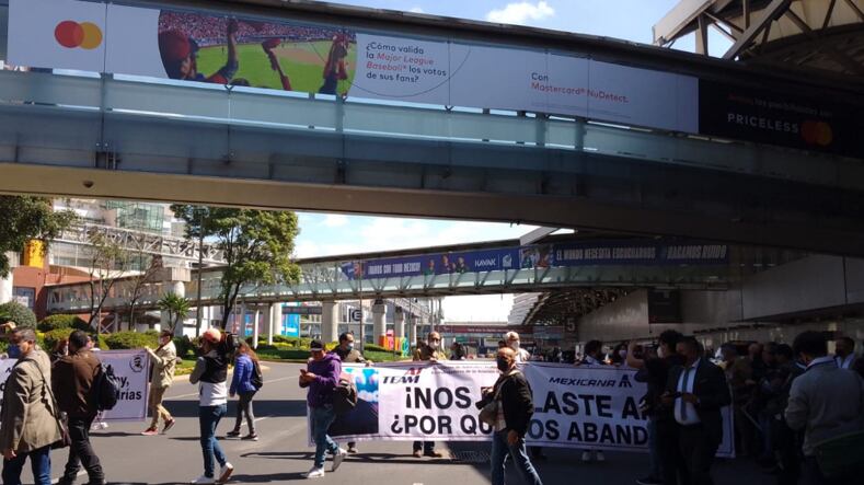 Los extrabajadores afectaron la circulación de automóviles. (OVIALSSCCMDX)