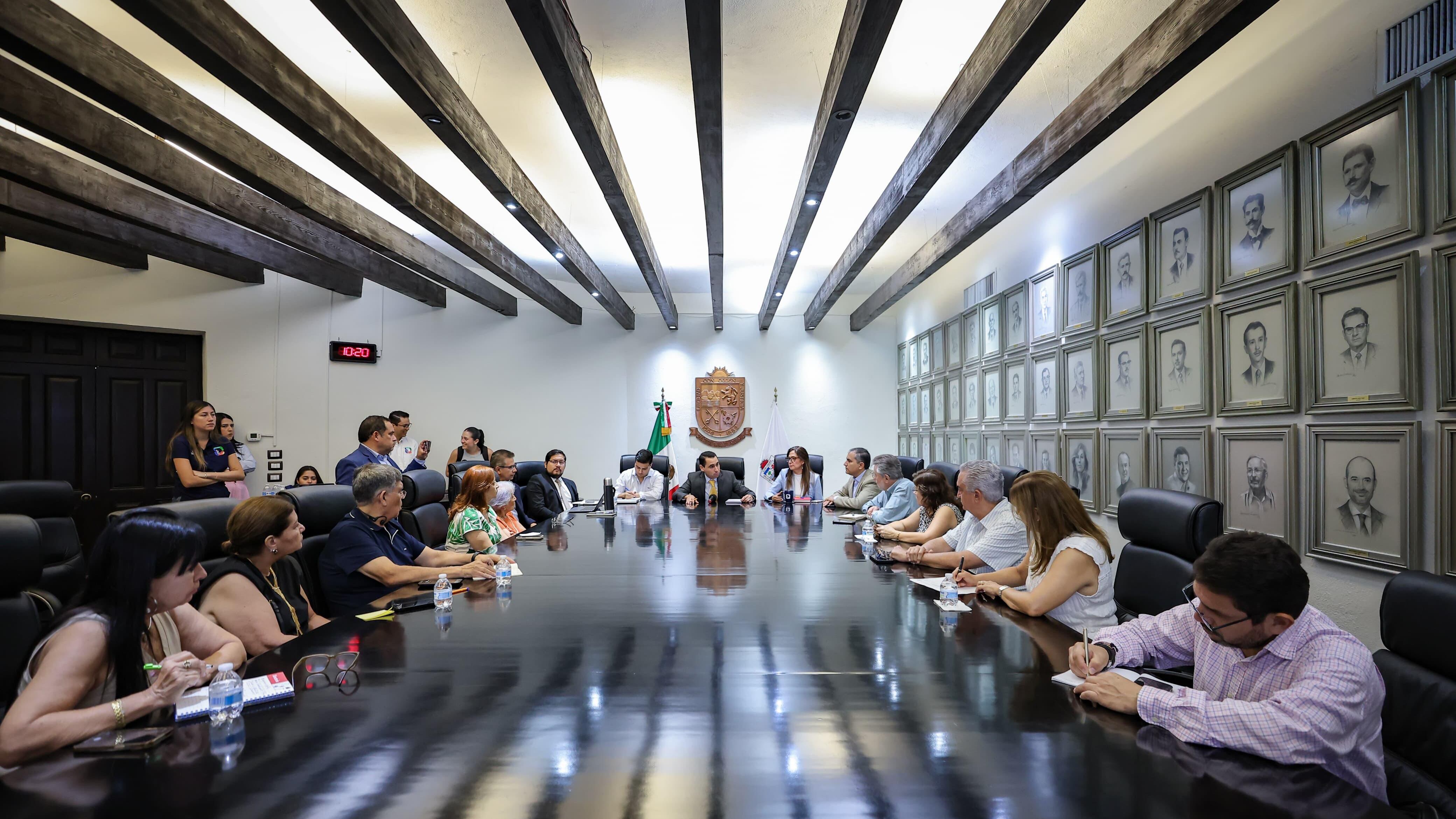 Previo al anuncio, autoridades municipales se reunieron con 25 presidentes de colonias para explicar el proceso.