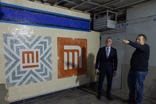Adrián Rubalcava supervisa megaobra en la Línea 2; promete a turistas estaciones renovadas en mayo
