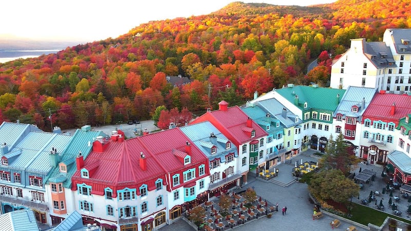 Con más de tres millones de visitantes anuales, Mont Tremblant ofrece esquí, gastronomía, festivales y paisajes de película en cada estación