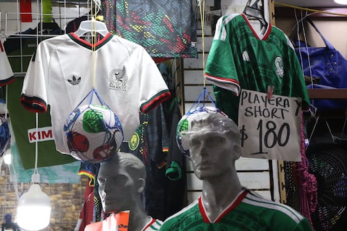 IMPI asegura casi 66 mil playeras de futbol y artículos apócrifos en la CDMX