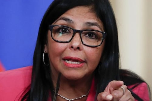 Delcy Rodríguez confirmó captura de Nicolás Maduro y su esposa; exige prueba de vida y denuncia bajas militares