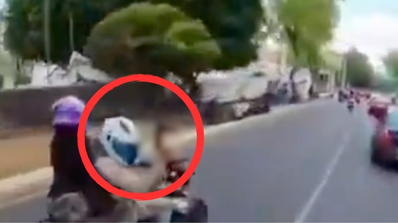 VIDEO: Motociclista dispara en Paseo de la Reforma frente a la FEMDO; SSC ya investiga