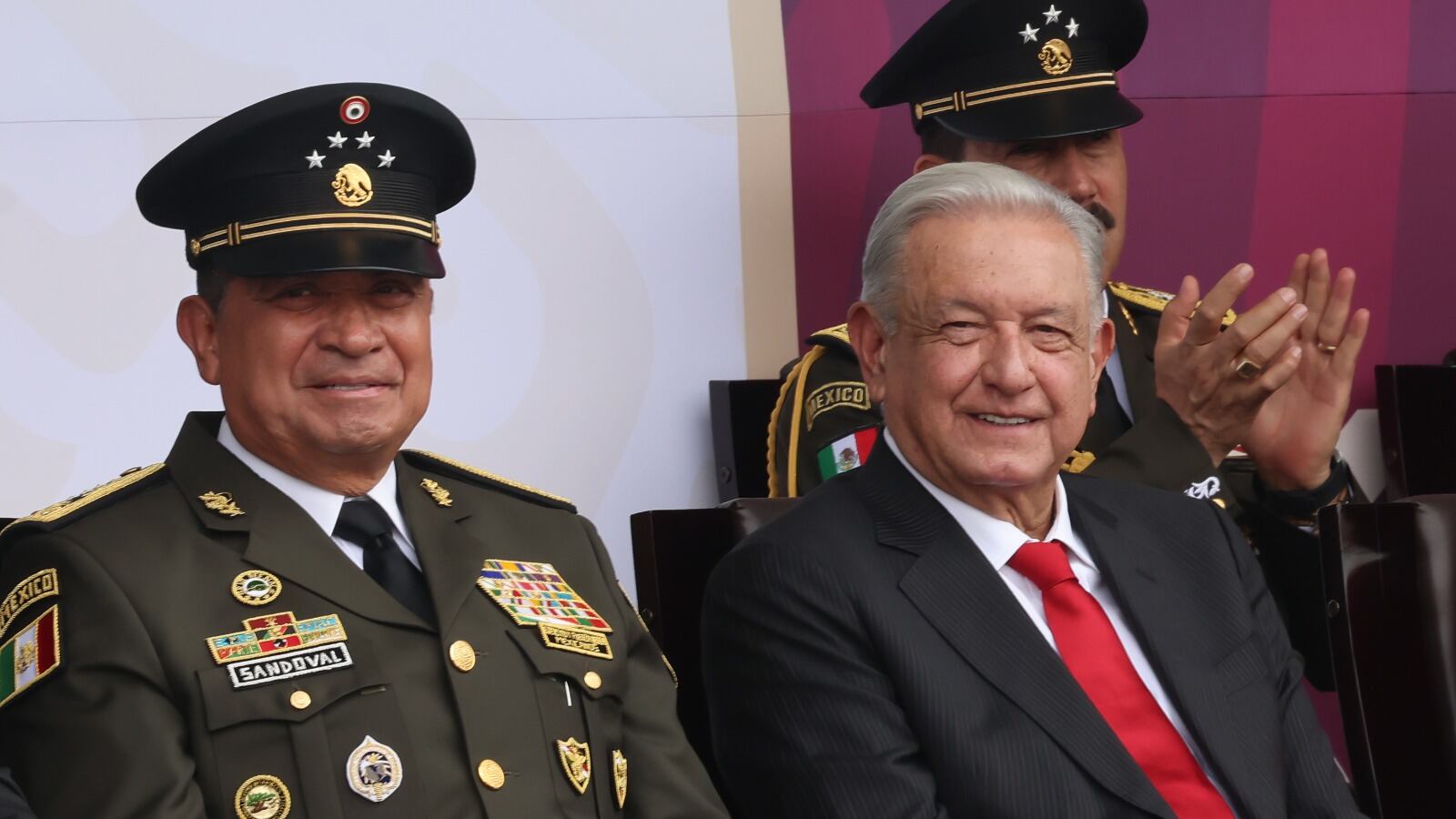 El presidente hizo públicas comunicaciones internas con el secretario de la Defensa Nacional