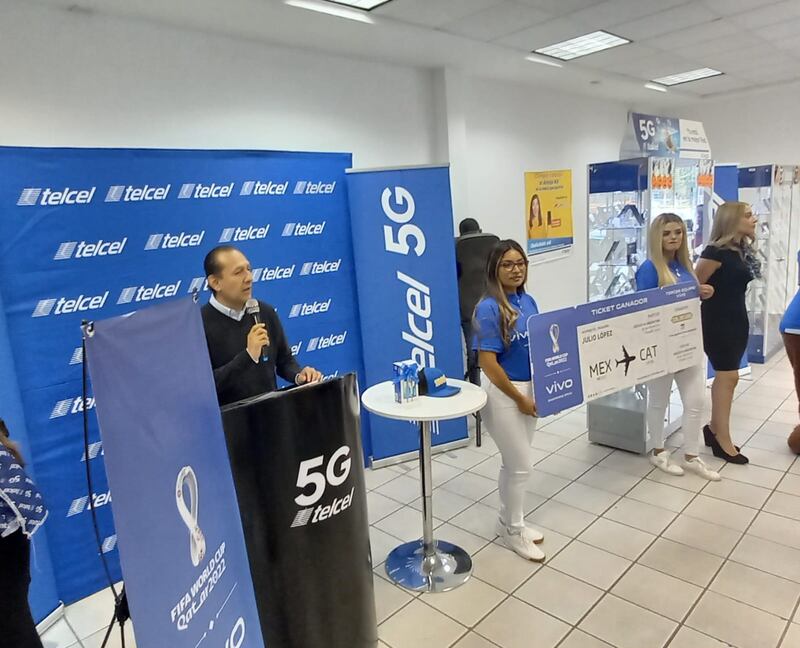 David Robles, subdirector comercial de Monterrey, de la Región 4 de Telcel, informó que desde hace un año Telcel comercializa los smartphones Vivo.