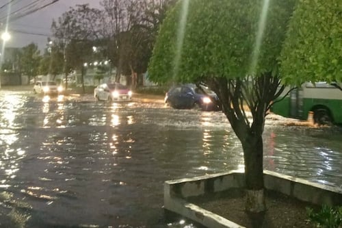¡Caos total! Inundaciones paralizan avenidas y suspenden líneas del Mexibús en Edomex
