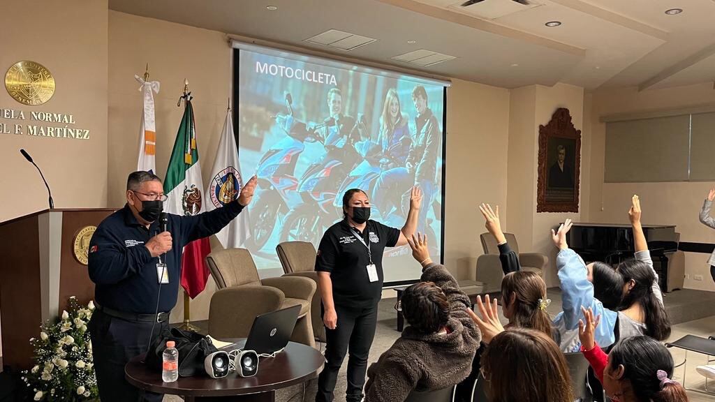 El curso se ofreció en el auditorio de la Normal, ubicado en Avenida Constitución.