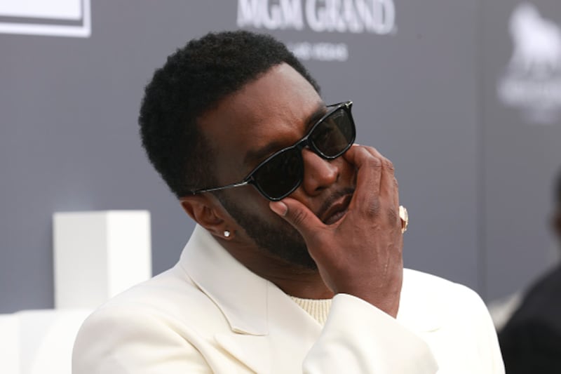 Sean “Diddy” Combs concluyó este martes la presentación de su caso en el juicio federal que enfrenta por cargos de crimen organizado y tráfico sexual.