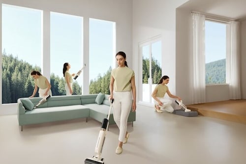 Simplifica la forma de asear con esta aspiradora que se limpia sola