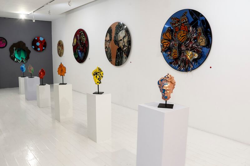 "Ventanas Nouménicas", exposición de 33 piezas escultóricas de Paola Pineda en la LMI Gallery