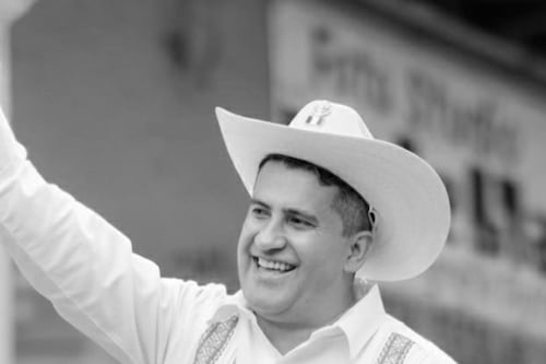 “El sombrero no cayó”: Componen corrido en honor a Carlos Manzo, alcalde de Uruapan asesinado por enfrentar al crimen organizado