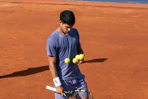Triste noticia en la arcilla: Carlos Alcaraz renuncia a Roland Garros por lesión