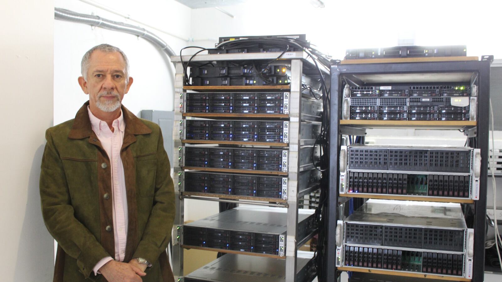 El doctor Bernardo Mendoza, celebra el Año de la Física Cuántica en el CIO.