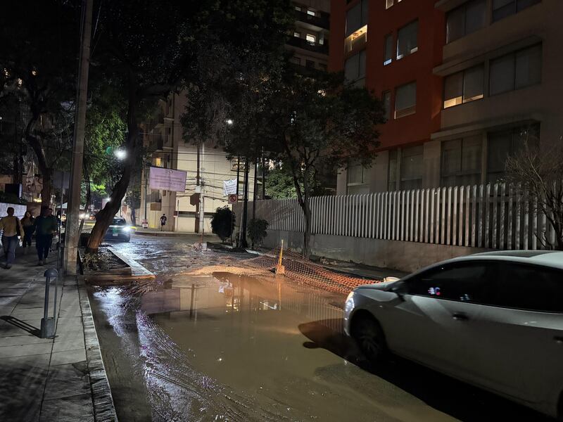 Enormes baches convierten calles de Polanco en una 'zona de guerra'