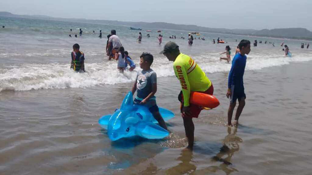 Voluntarios de Protección Civil Jalisco mantendrán los operativos en destinos de playa durante la semana de Pascua.