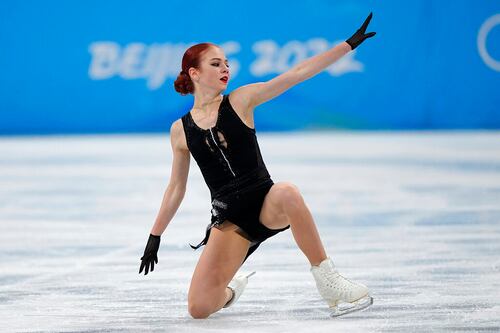 Patinadora rusa llora desconsoladamente por no ganar el oro
