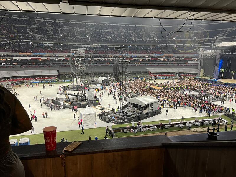 Estadio Azteca casi vacío durante concierto de Bad Bunny.