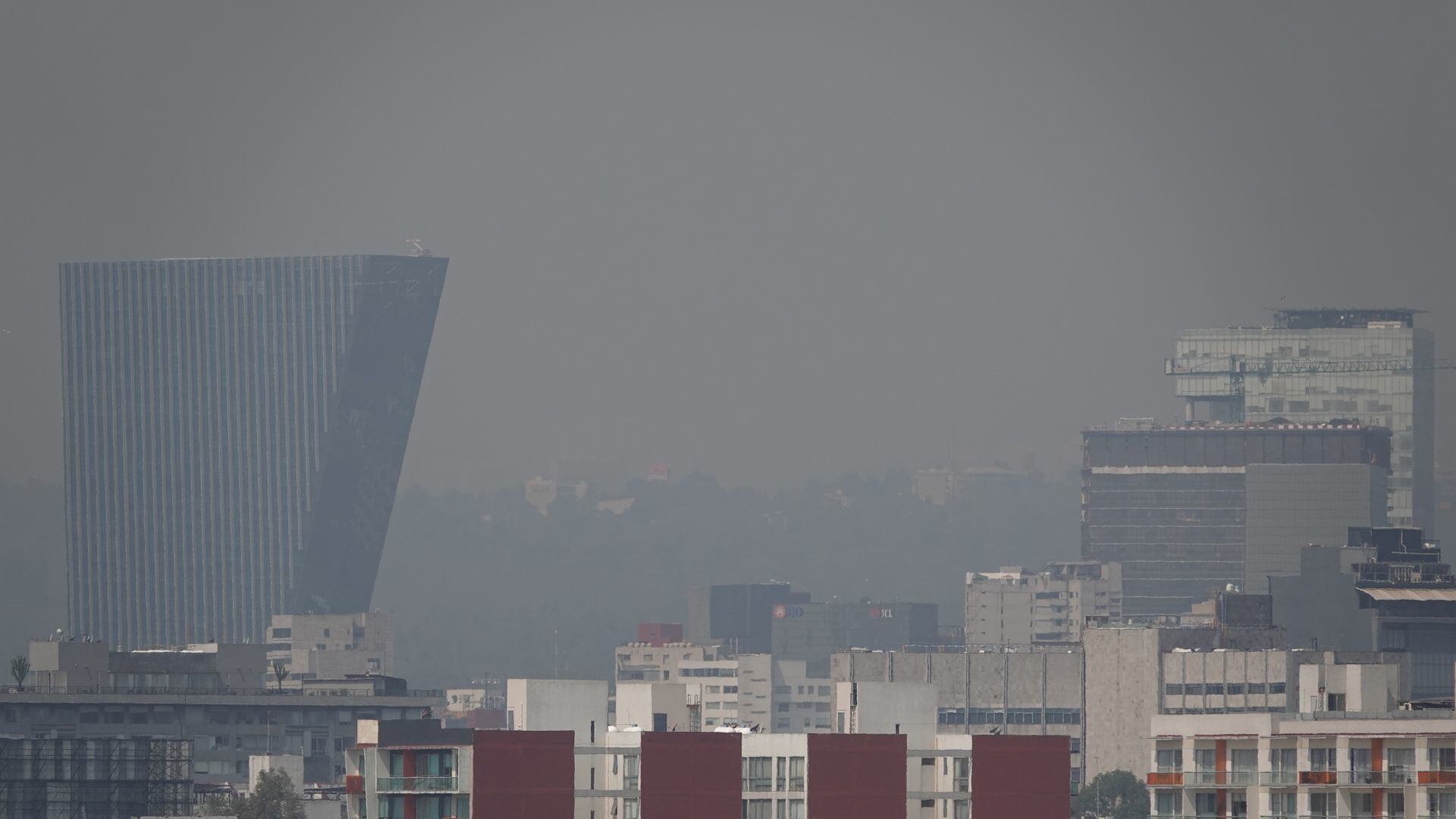 Contingencia ambiental: comunicado en redes sociales confunde a automovilistas